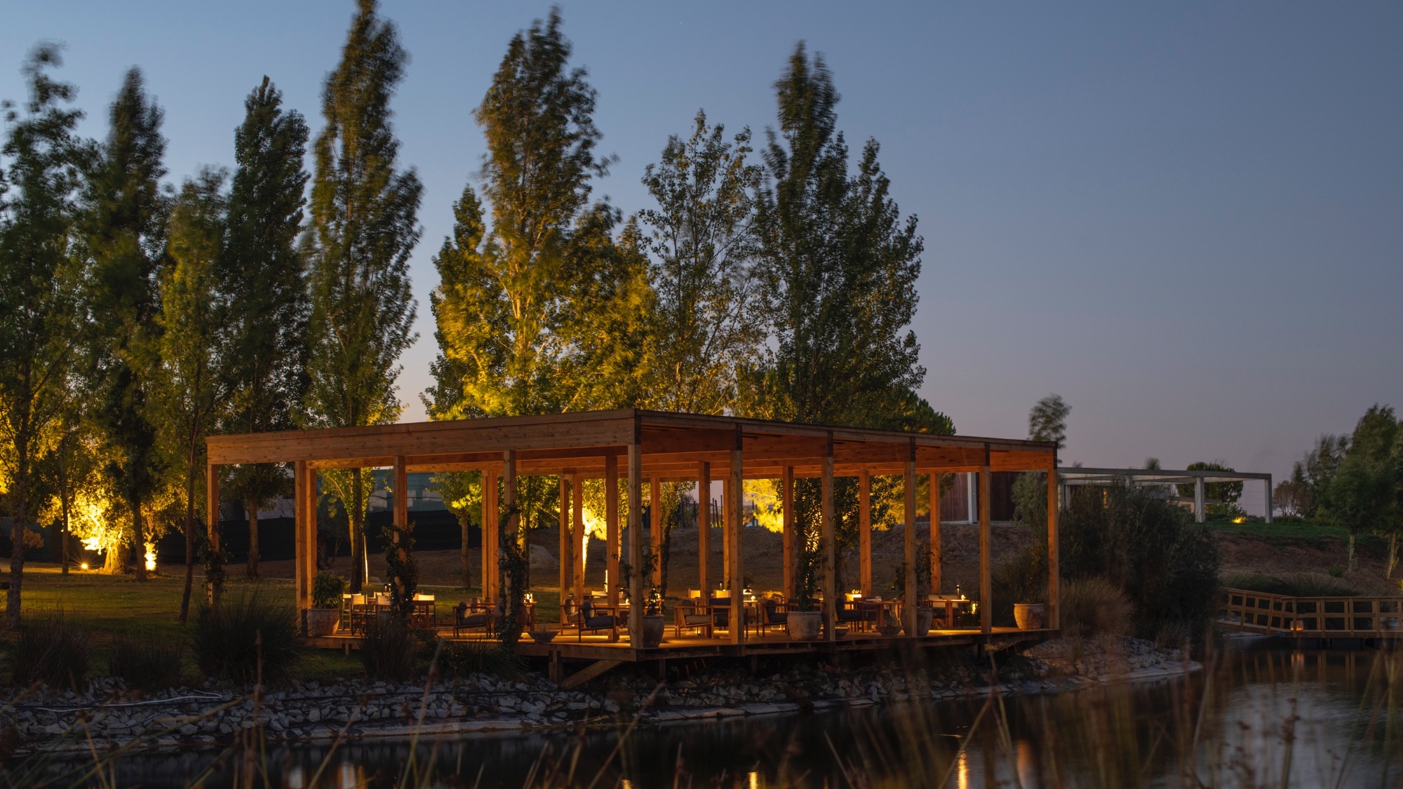 L'and Vineyards | Lake Deck