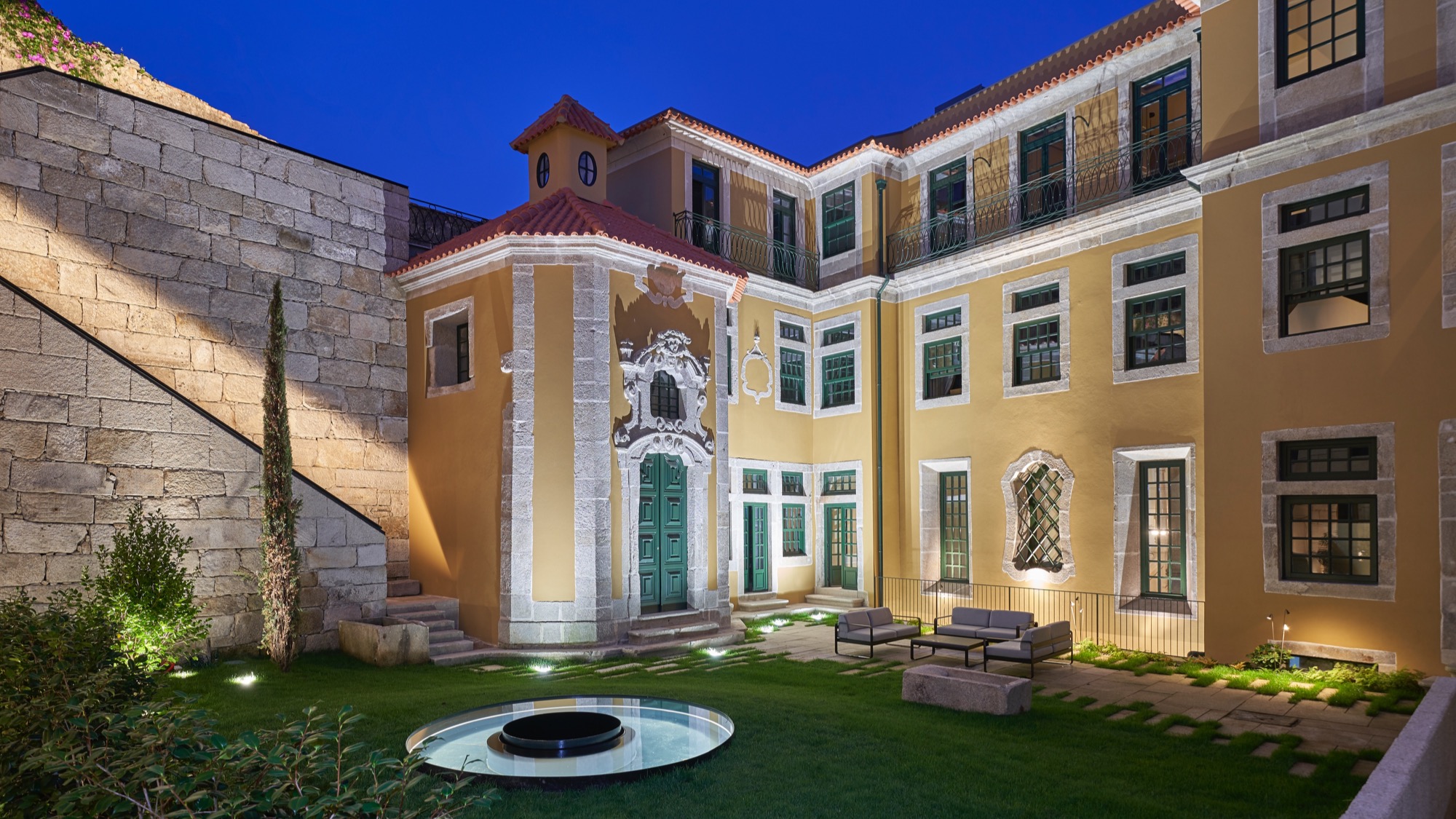 PortoBay Flores | Interior Courtyard