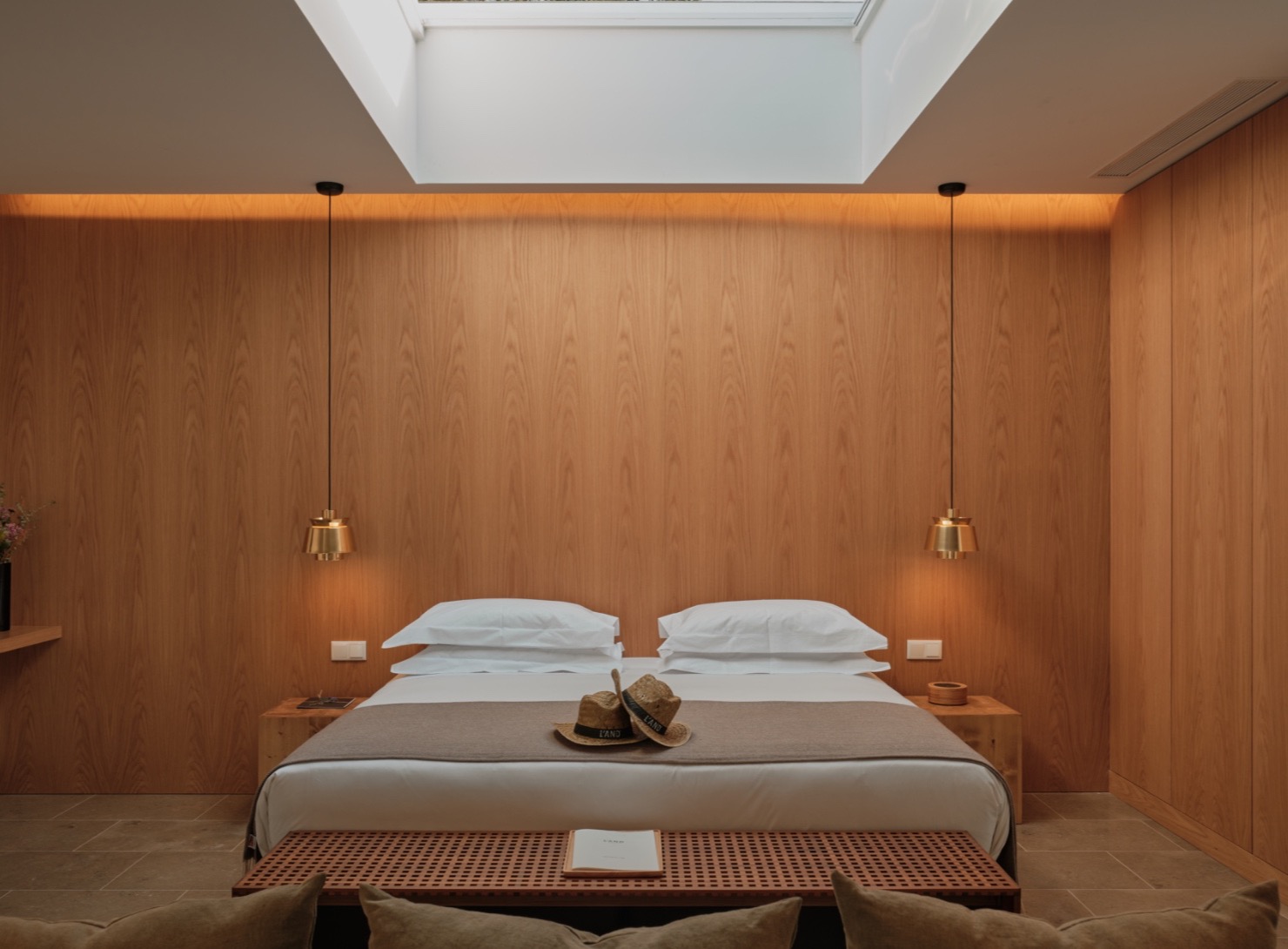 L'and Vineyards | Lake Sky Suite