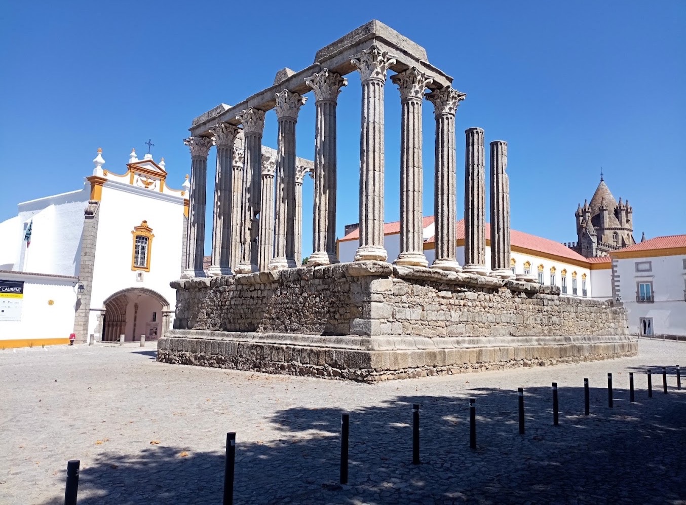 Lisbon-Évora: History, “From Farm to Table” and Aromatic Herbs in 1 Day