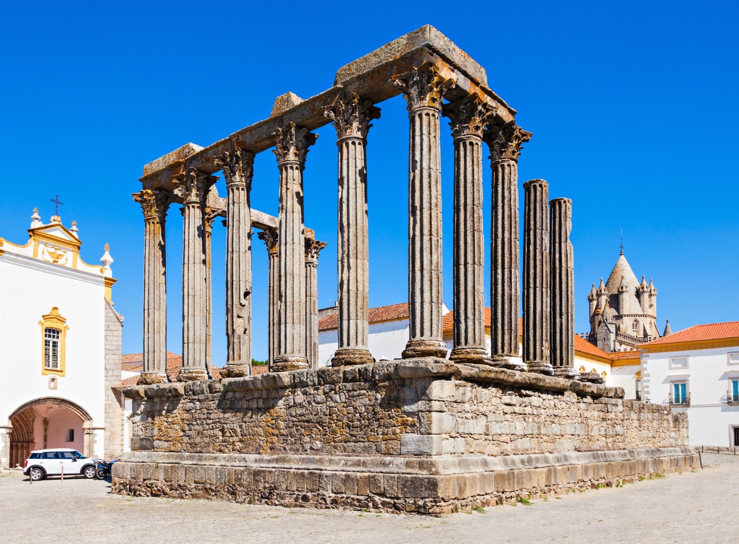 Évora Heritage: A Day of History and Flavors